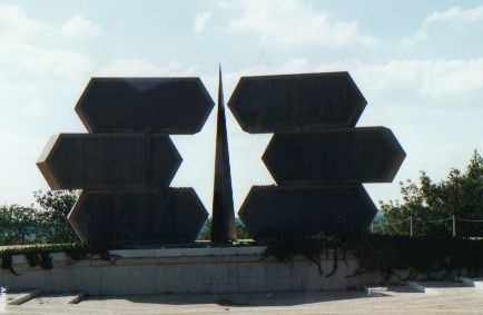 mausoleo.jpg (24657 byte)